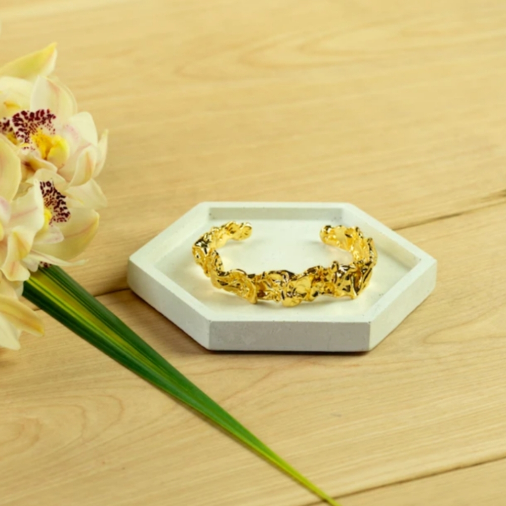 AMBER SCEATS
Emery Cuff